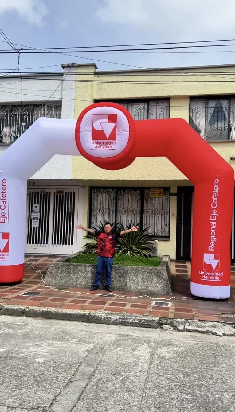Arco inflable para evento de la Universidad del Valle producido por Sublitex