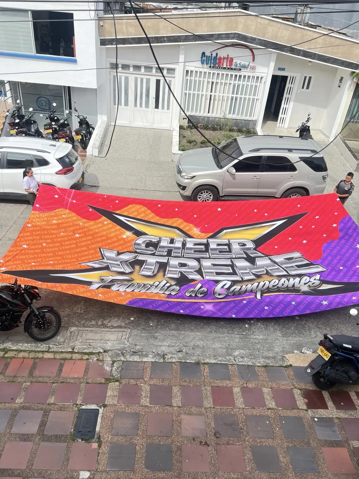 Fondo textil de gran formato Cheer Xtreme producido por Sublitex